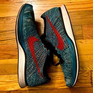 Nike Flyknit Racer Road Running Shoes Size 10
